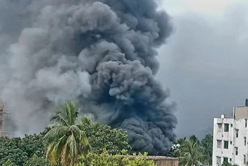 চট্টগ্রামে টায়ার কারখানায় আগুন, নিয়ন্ত্রণে ৫ ইউনিট