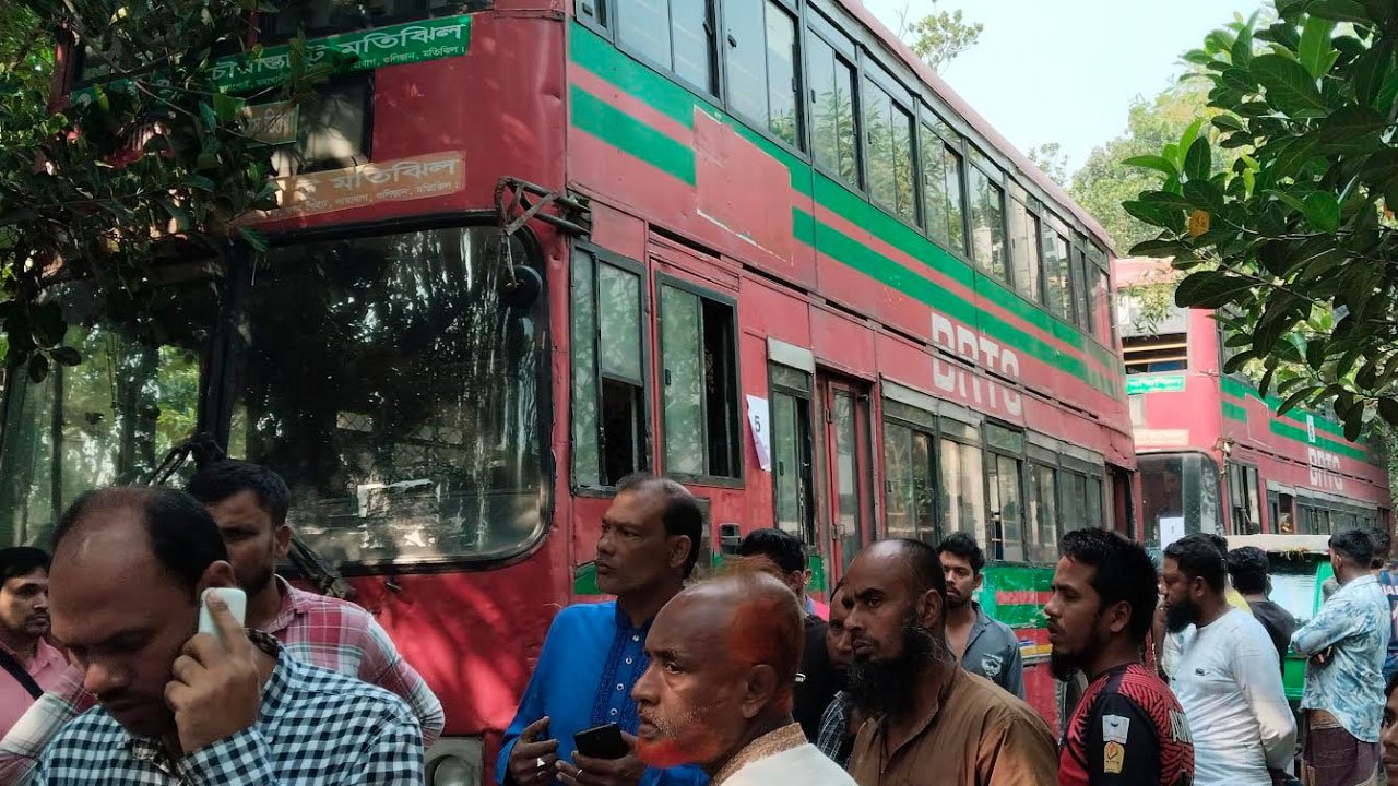 গাজীপুরে পিকনিকের বাসে বিদ্যুৎস্পৃষ্ট হয়ে ৩ শিক্ষার্থীর মৃত্যু